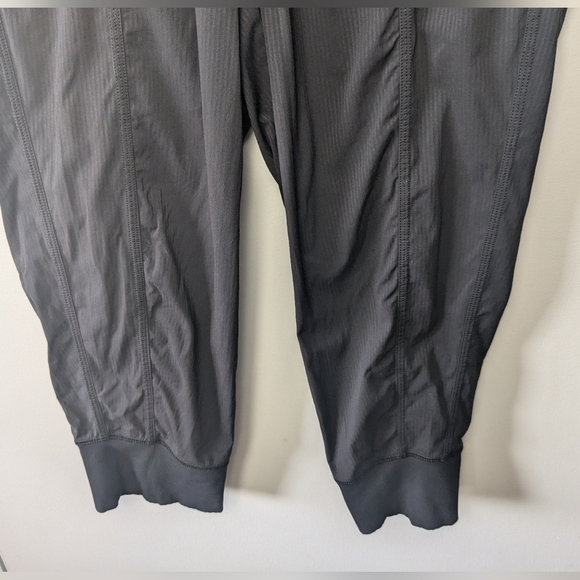 LULULEMON In Flux Crop Pants Size 4 Black Color With Pockets - Picture 7 of 16